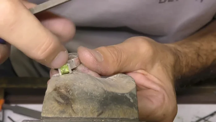 Polish the ring to a high shine.