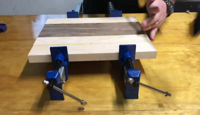 Let the glued wood dry for 24 hours.