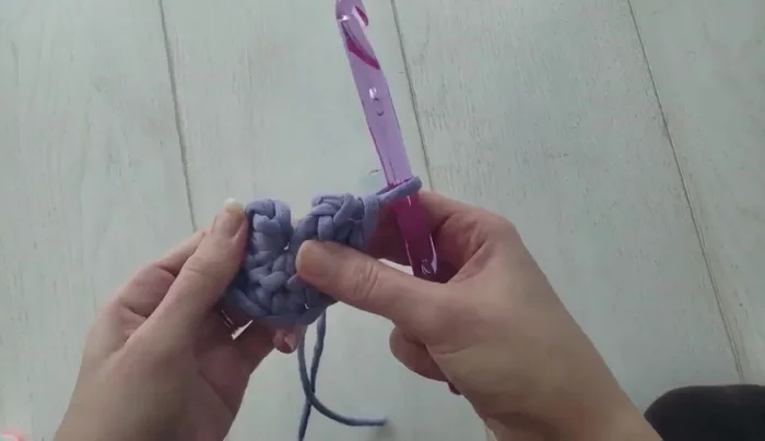 Add a stitch marker to mark the beginning of round 2.