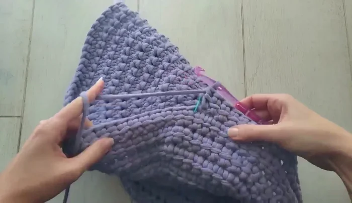 Continue working linked double crochets in a spiral without increasing until the desired pouf height is reached.