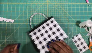 Elegant DIY Paper Purse: 1-2-3 Easy Steps!