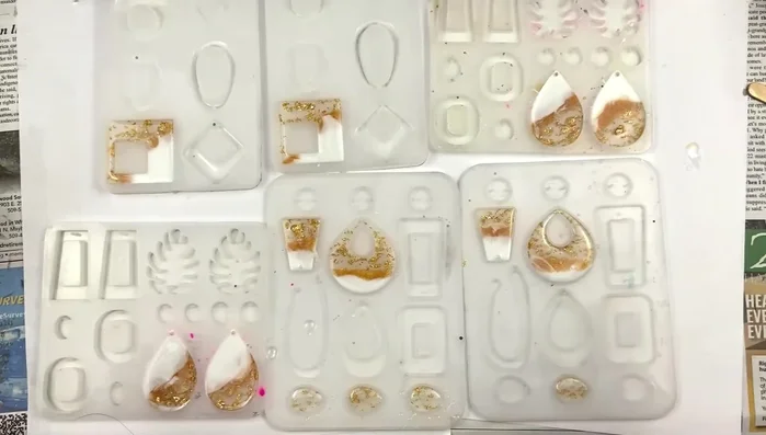 Unmold the earrings.