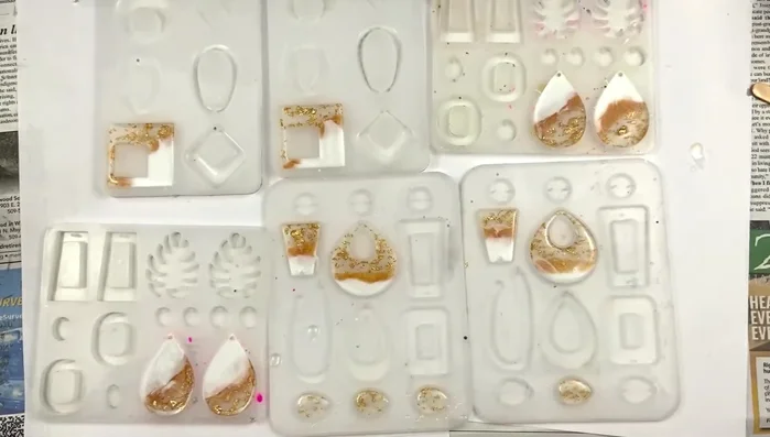 Unmold the earrings.