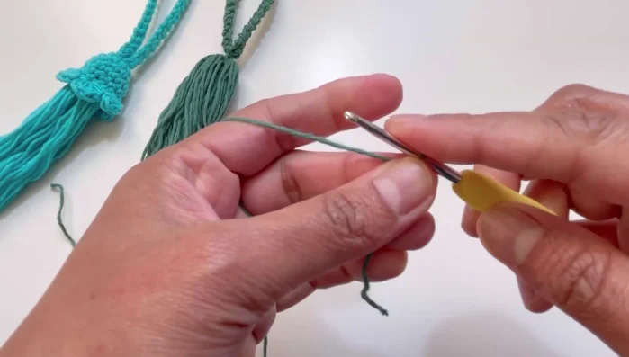 Rounds 3-5: 1 single crochet in each stitch around (12 stitches total).