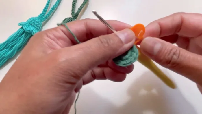 Rounds 3-5: 1 single crochet in each stitch around (12 stitches total).