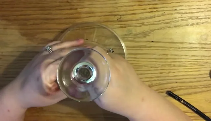 Gently rotate the glass to evenly distribute the glue.