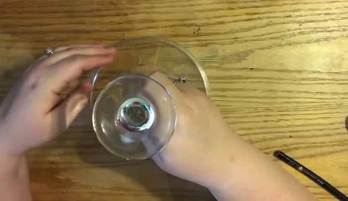 Gently rotate the glass to evenly distribute the glue.