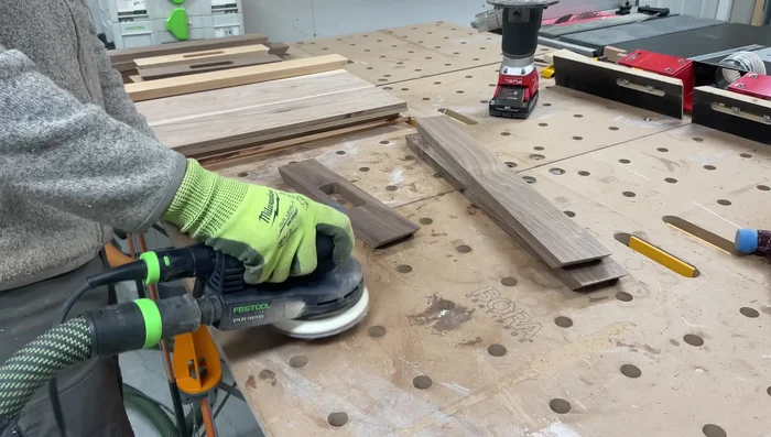 Sand all pieces thoroughly before assembly (150 grit).