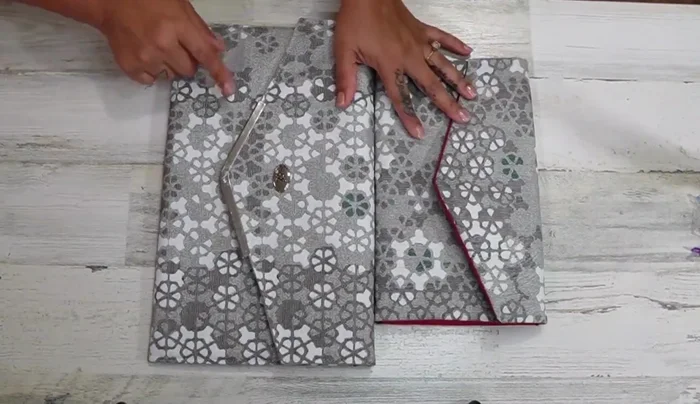 Add optional stabilizer (pellon 70 or other firm material) to the bottom of the bag for added structure.