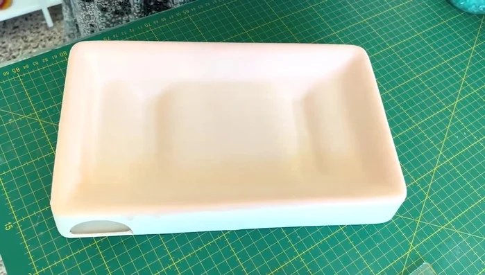 Apply Kiln Wash: Coat the mold with kiln wash to prevent sticking.