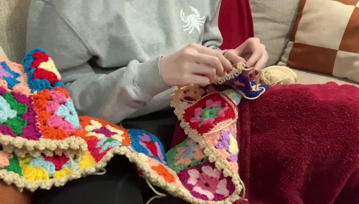 Create a picot border around the entire scarf.