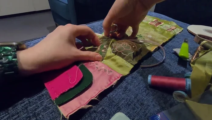 Attach the elastic loops to the lining.