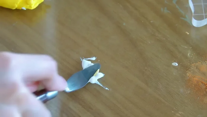 Add greasy effect to the pizza using a mix of leftover pastels and translucent liquid Sculpey.