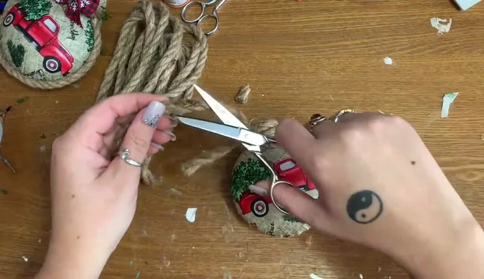 Glue rope around the edges to create a frame: