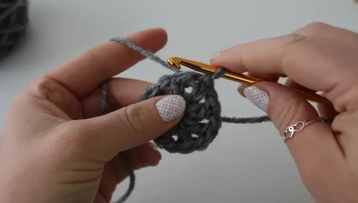 Continue this pattern of single crochet and seven double crochets around.