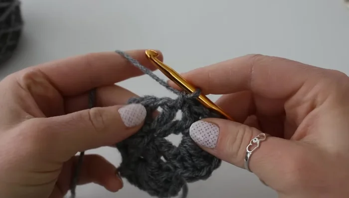 Continue this pattern of single crochet and seven double crochets around.