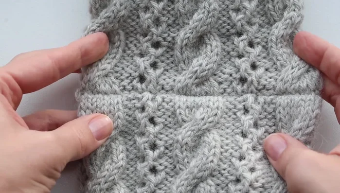 Weave in ends and wash the headband.