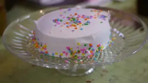 DIY Glass Cake Stand for Thanksgiving: Easy & Elegant