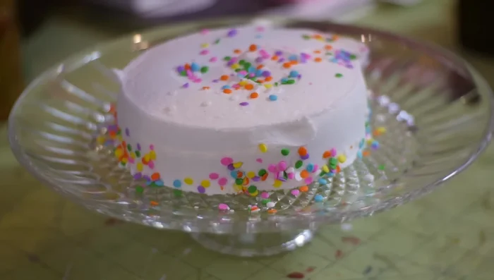 Clean the cake stand with soap and water before use. (Optional: run through dishwasher to test glue durability)