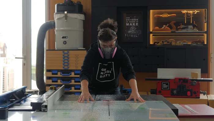 Cut acrylic to size using a specialized acrylic cutting blade.