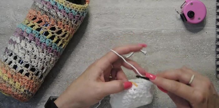 Rounds 20-21: Double crochet mesh.