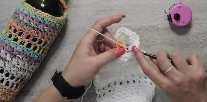 Finishing: Chain 20, single crochet in each chain, slip stitch to beginning, fasten off.