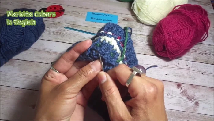 Weave in ends: Securely weave in all loose ends.