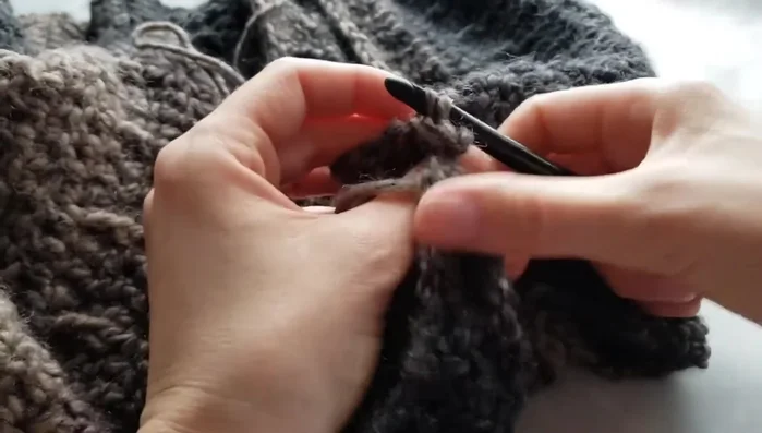 Keep the stitches relatively wide and avoid inserting the hook into the same stitch twice.