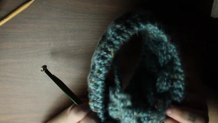 Weave in loose ends.