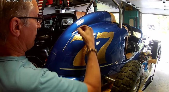 Let the outline dry. Then, apply a brush coat of clear Dux sizing (unthinned) for protection.