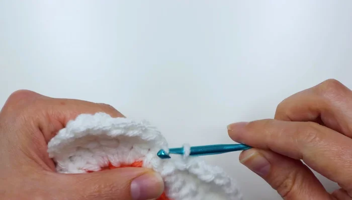 Fasten off and weave in the ends.