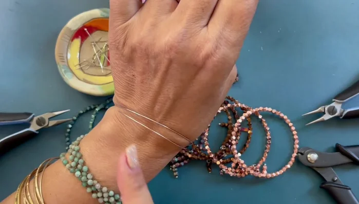 Use round nose pliers to neatly roll and secure the loop.