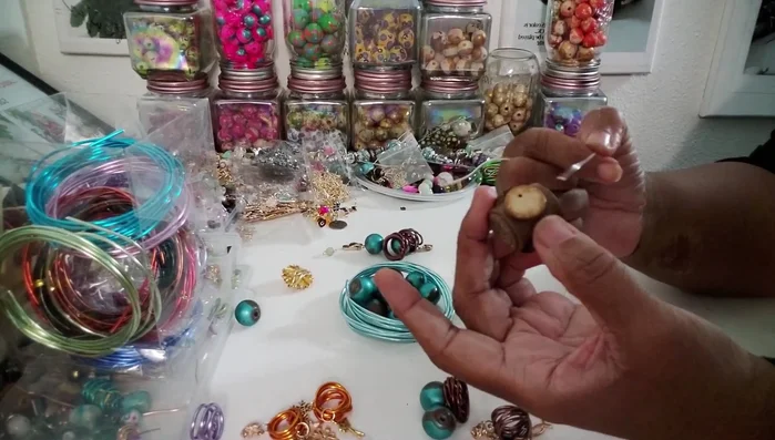 Repeat step 3 and 4 until desired bracelet length is achieved.