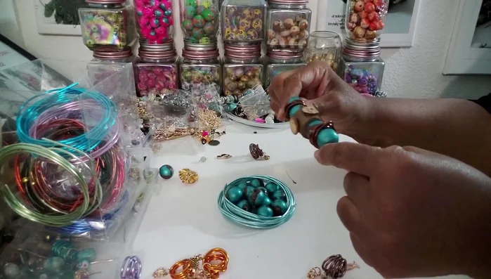 Repeat step 3 and 4 until desired bracelet length is achieved.