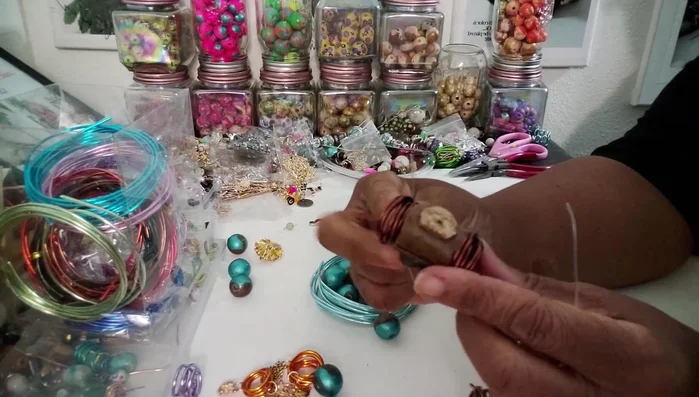 Repeat step 3 and 4 until desired bracelet length is achieved.