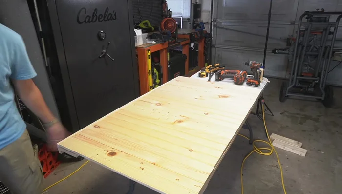 Attach the 1x6 back slats using wood glue and screws.