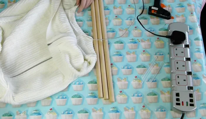 Glue the top edge of the basket to the wire loop on the inside to keep the basket open.