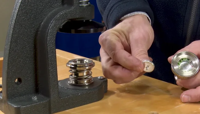 Place the top die upside down on the bottom die. Depress the lever with medium to light pressure.