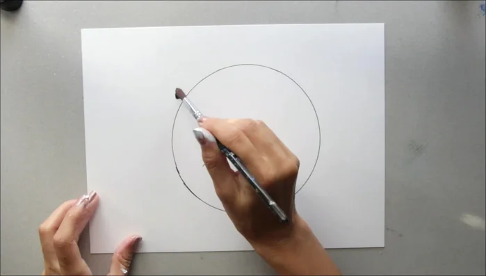 Paint the wreath outline with black paint, dabbing on the color for texture. You can even use your finger!