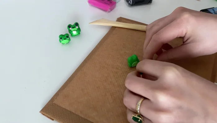 Create small balls for the feet.