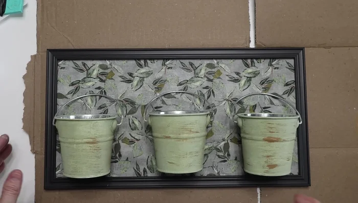 Add florals to the pales.