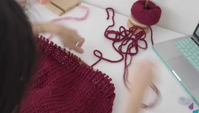 Bind off the hem using the tubular bind off method.