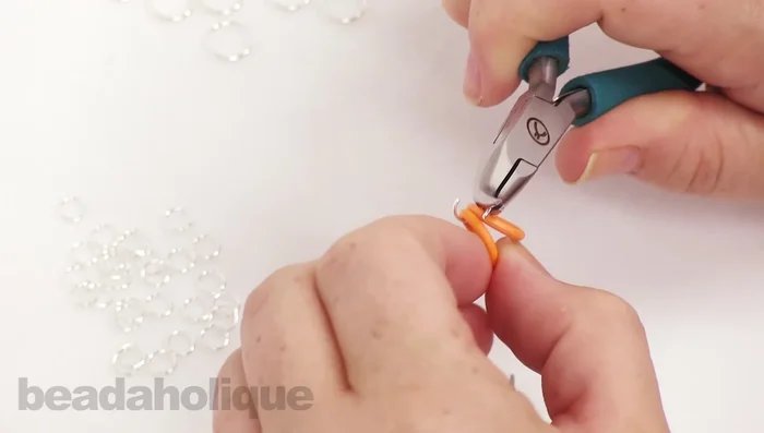 Close the jump ring tightly.