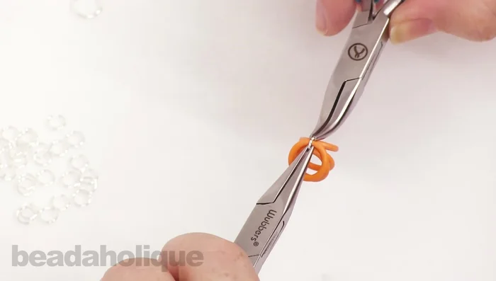 Close the jump ring tightly.