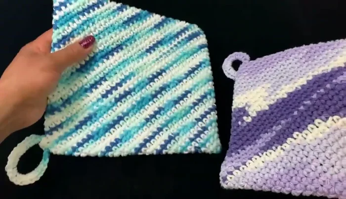 Chain a multiple of 10 (30 for smaller, 40 for larger potholder).