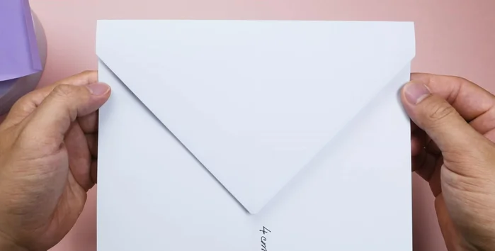 Open the two wings of the triangle and fold them back inwards evenly on both sides.