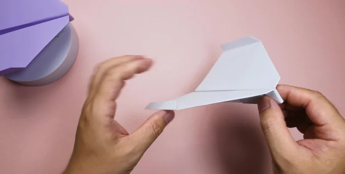 Bend the tail section at the marked position. Press the paper flat for optimal performance.