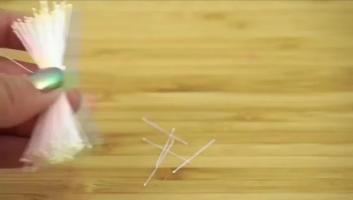 Prepare flower stamens: Pull out 6-7 stamens, cut them, and attach them to a wire using floral tape.