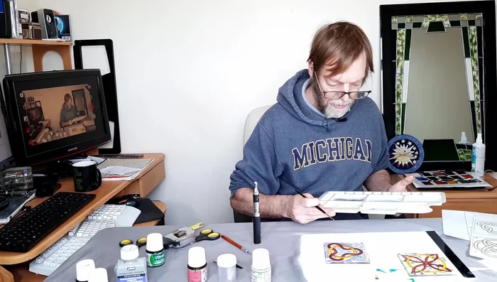 Clean up any paint spills: If any colored paint gets on your gold outline, use a tiny bit of water and the gold outliner to gently touch up and blend.