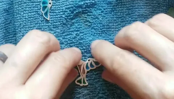 Sand and polish the earrings to smooth the surfaces and restore shine.